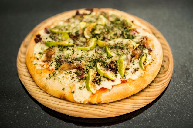 Pizza de pato e higos en Picsa